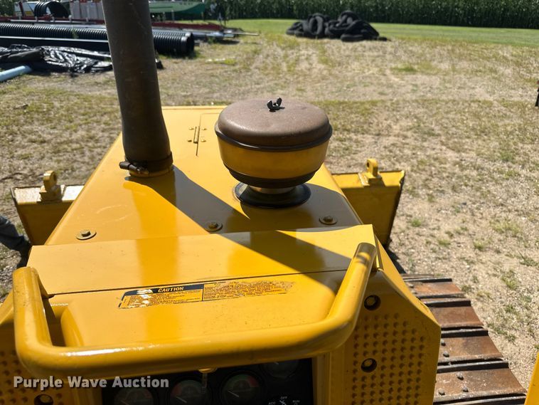 image for item EB2892 1994 John Deere 550G dozer