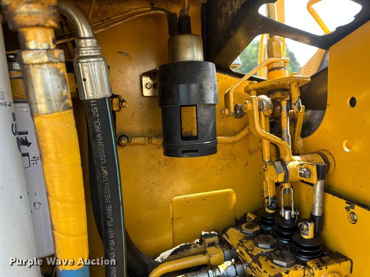 image for item EB2892 1994 John Deere 550G dozer