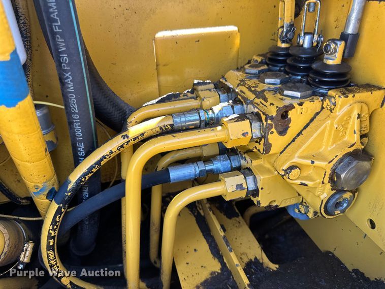 image for item EB2892 1994 John Deere 550G dozer