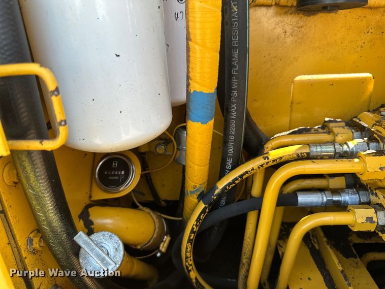 image for item EB2892 1994 John Deere 550G dozer