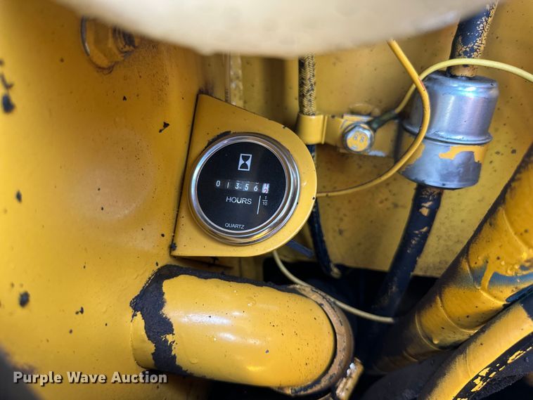 image for item EB2892 1994 John Deere 550G dozer