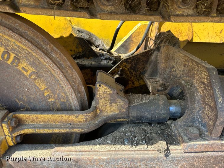 image for item EB2892 1994 John Deere 550G dozer