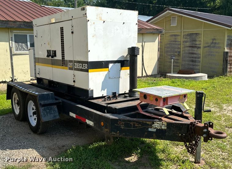 image for item EB2898 2002 MQ Whisper Watt DCA-45SSIUII generator