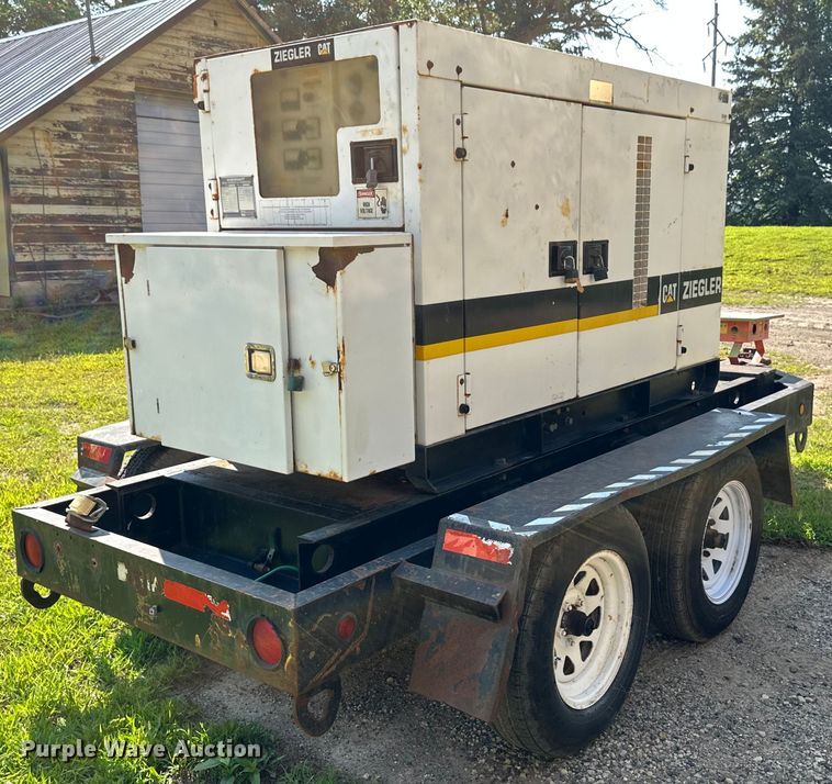 image for item EB2898 2002 MQ Whisper Watt DCA-45SSIUII generator