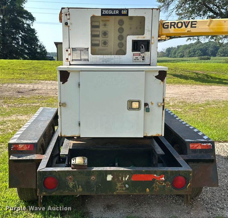 image for item EB2898 2002 MQ Whisper Watt DCA-45SSIUII generator