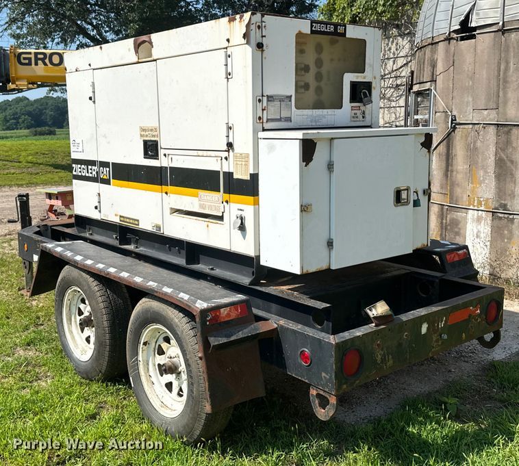 image for item EB2898 2002 MQ Whisper Watt DCA-45SSIUII generator