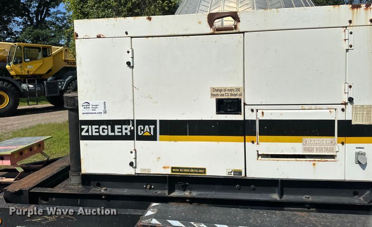 image for item EB2898 2002 MQ Whisper Watt DCA-45SSIUII generator