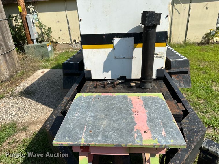 image for item EB2898 2002 MQ Whisper Watt DCA-45SSIUII generator