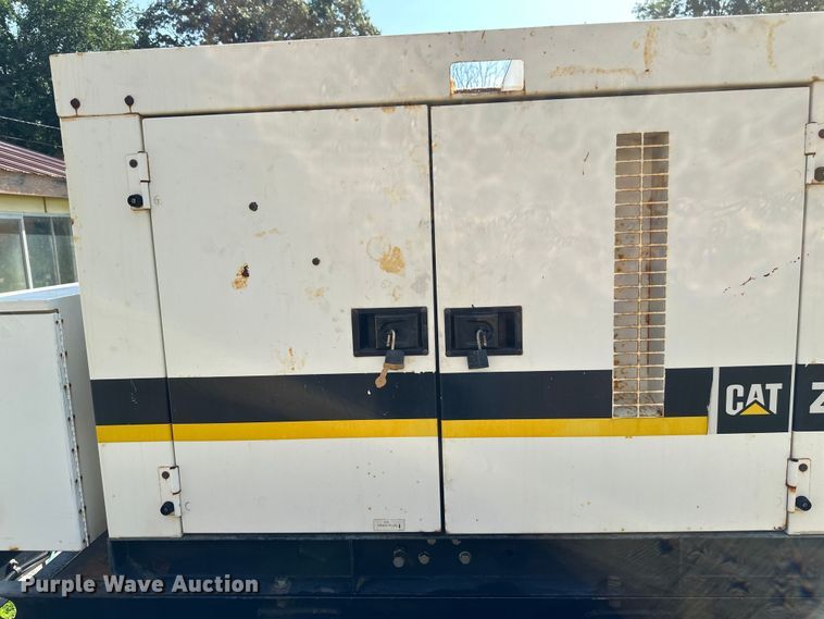 image for item EB2898 2002 MQ Whisper Watt DCA-45SSIUII generator