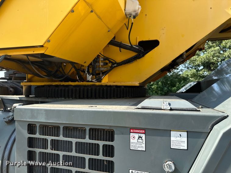 image for item EB2899 2006 Grove RT700E crane