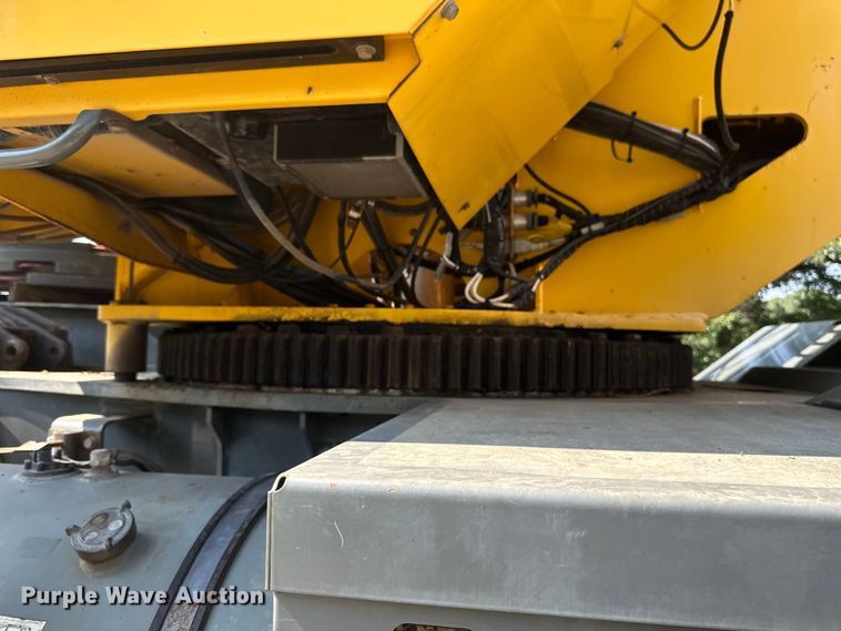 image for item EB2899 2006 Grove RT700E crane