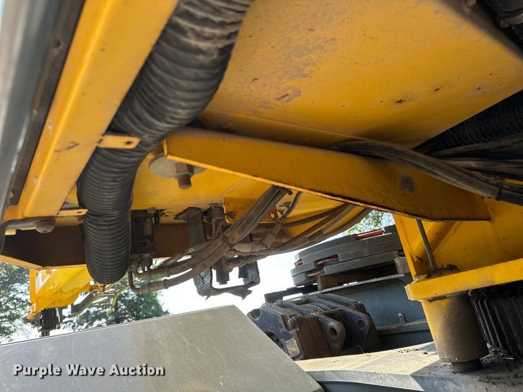 image for item EB2899 2006 Grove RT700E crane