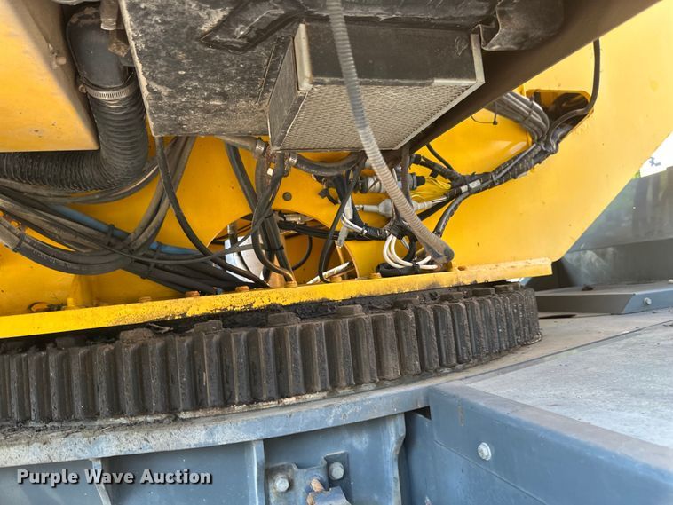 image for item EB2899 2006 Grove RT700E crane