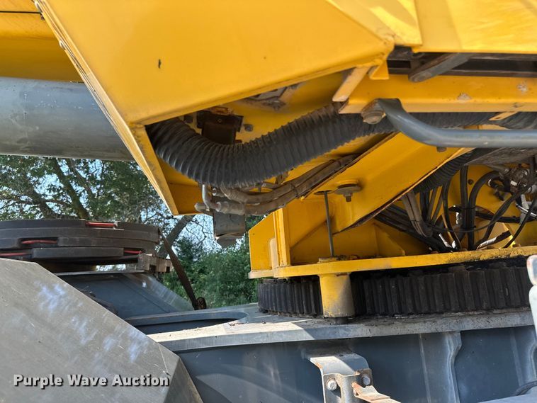 image for item EB2899 2006 Grove RT700E crane