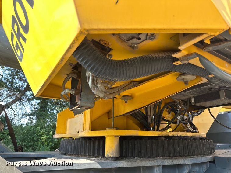 image for item EB2899 2006 Grove RT700E crane