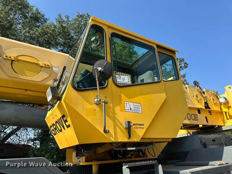 image for item EB2899 2006 Grove RT700E crane