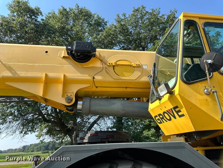 image for item EB2899 2006 Grove RT700E crane