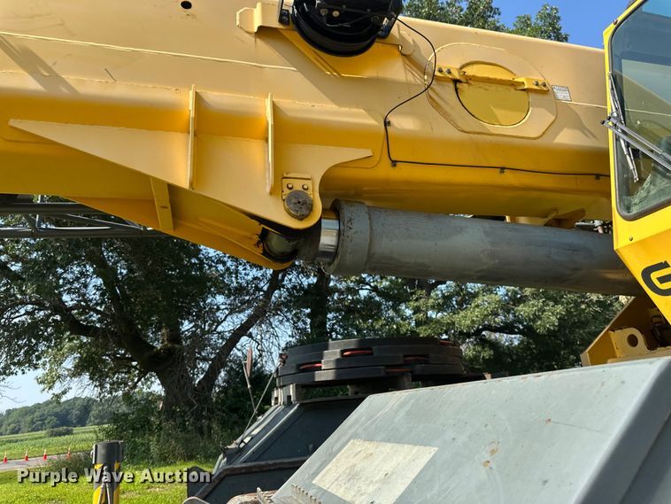 image for item EB2899 2006 Grove RT700E crane