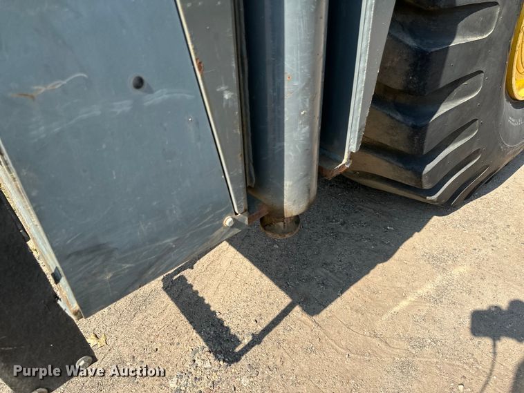 image for item EB2899 2006 Grove RT700E crane