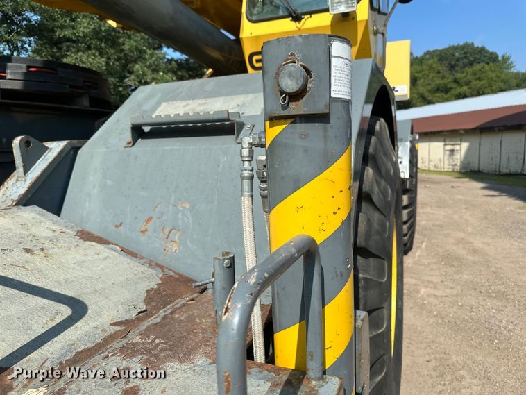 image for item EB2899 2006 Grove RT700E crane