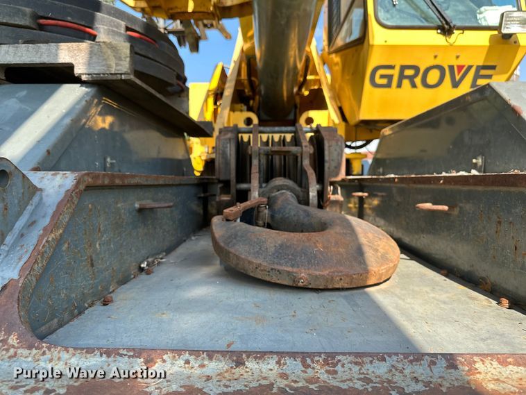 image for item EB2899 2006 Grove RT700E crane