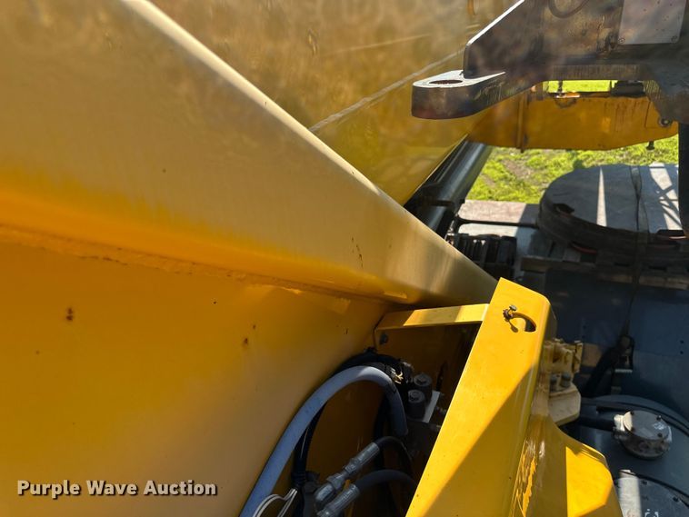 image for item EB2899 2006 Grove RT700E crane