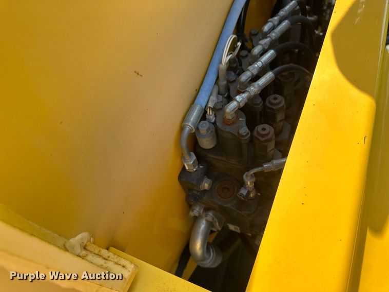 image for item EB2899 2006 Grove RT700E crane