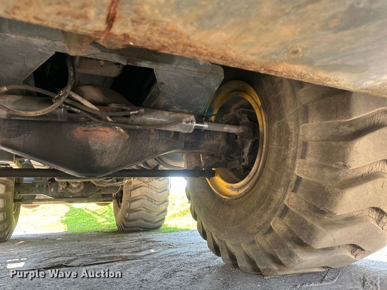 image for item EB2899 2006 Grove RT700E crane