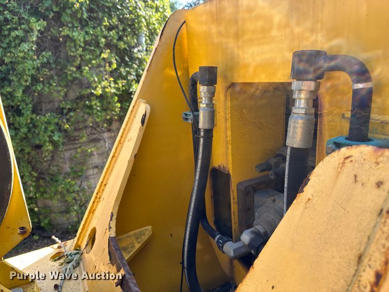 image for item EB2899 2006 Grove RT700E crane