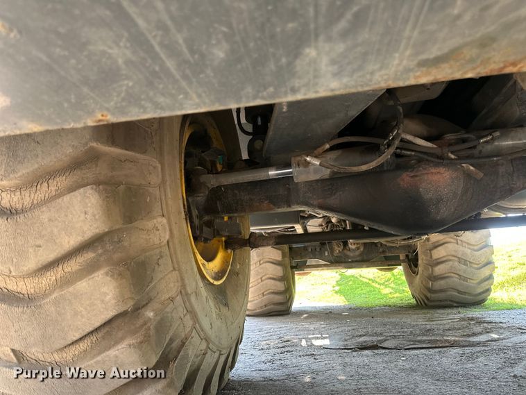 image for item EB2899 2006 Grove RT700E crane