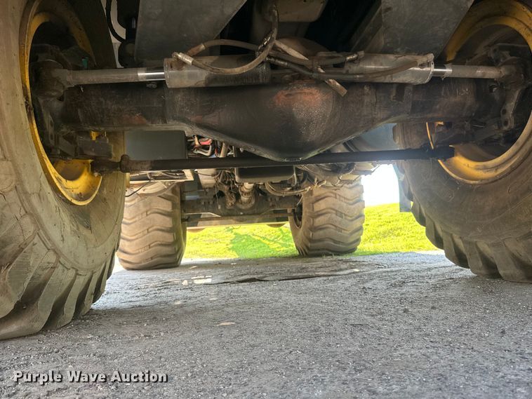 image for item EB2899 2006 Grove RT700E crane