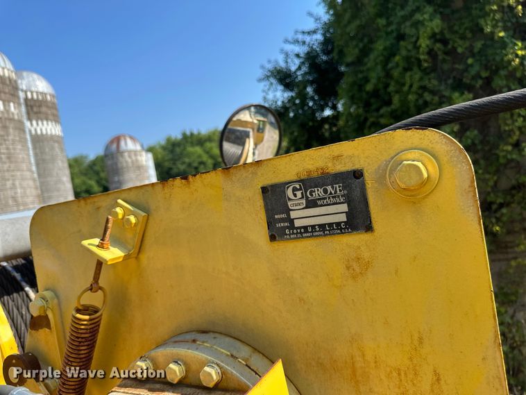 image for item EB2899 2006 Grove RT700E crane