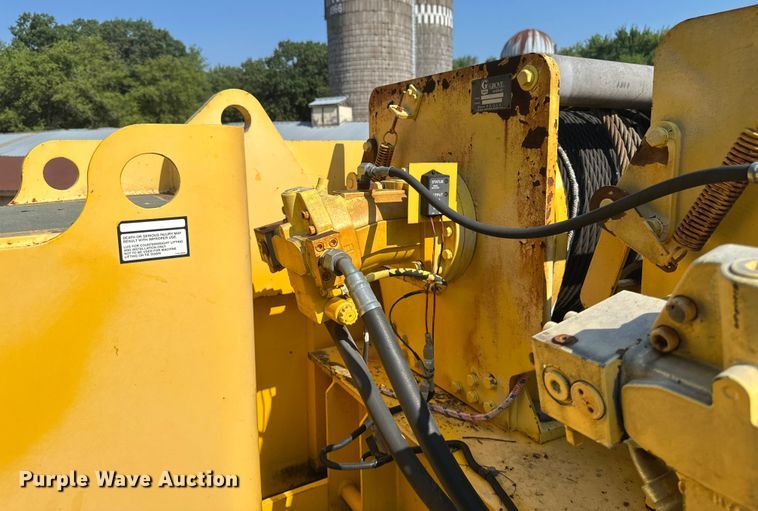 image for item EB2899 2006 Grove RT700E crane