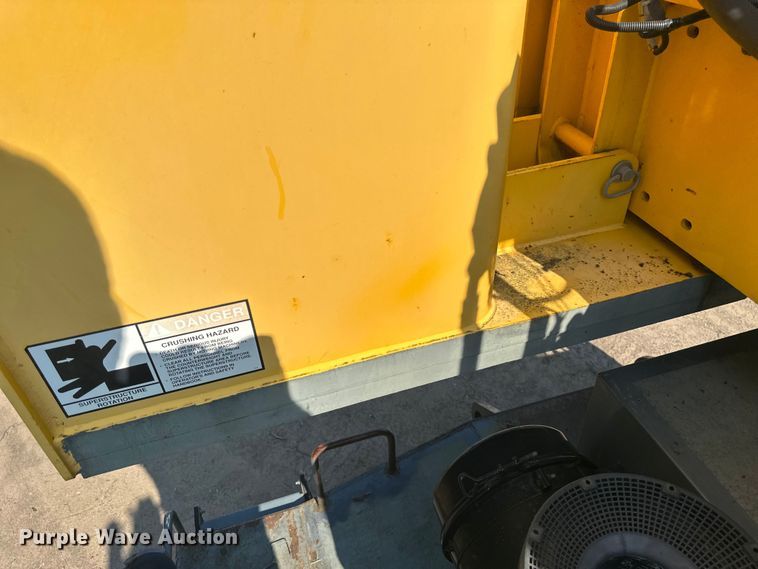 image for item EB2899 2006 Grove RT700E crane