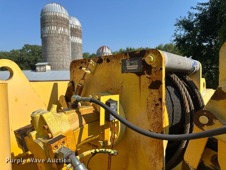 image for item EB2899 2006 Grove RT700E crane