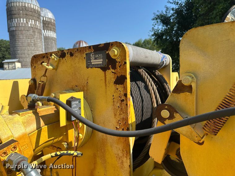 image for item EB2899 2006 Grove RT700E crane