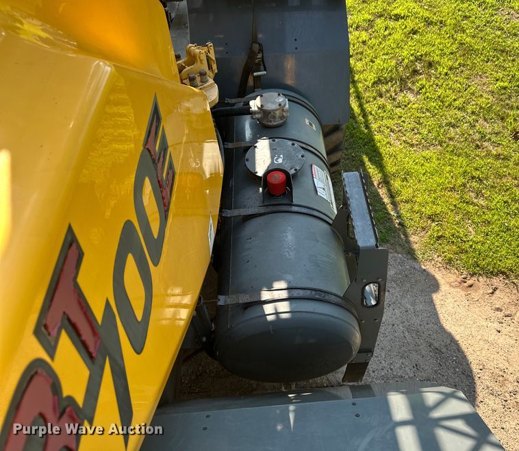 image for item EB2899 2006 Grove RT700E crane