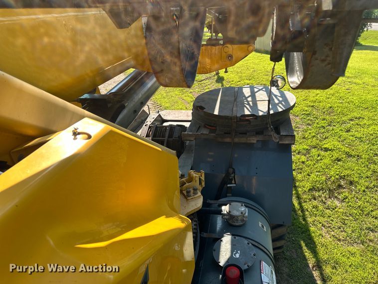 image for item EB2899 2006 Grove RT700E crane