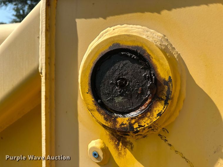 image for item EB2899 2006 Grove RT700E crane