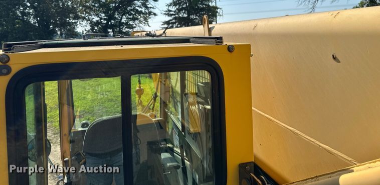 image for item EB2899 2006 Grove RT700E crane