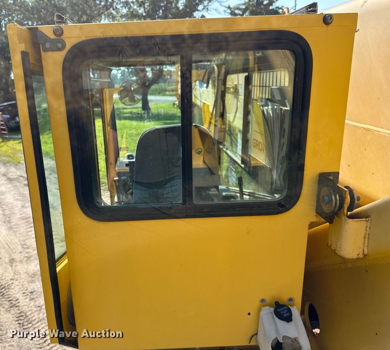 image for item EB2899 2006 Grove RT700E crane