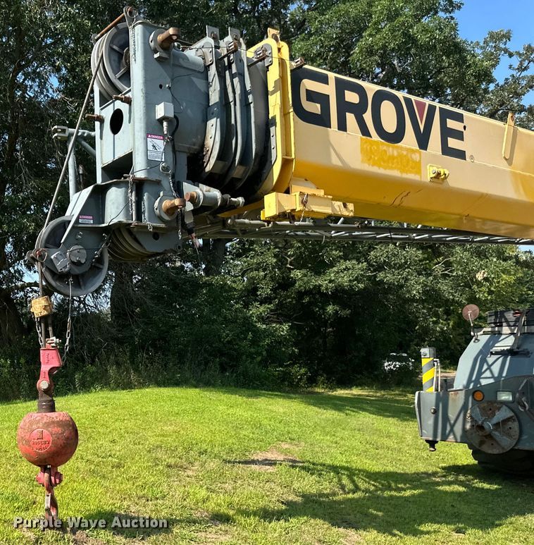 image for item EB2899 2006 Grove RT700E crane
