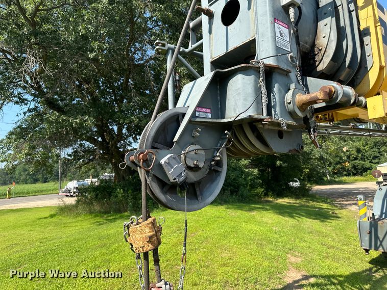 image for item EB2899 2006 Grove RT700E crane
