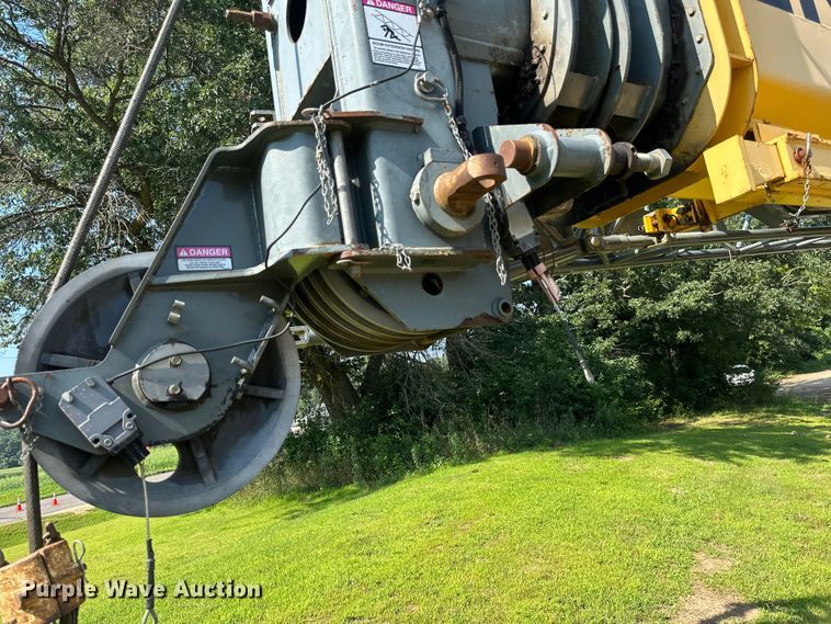 image for item EB2899 2006 Grove RT700E crane