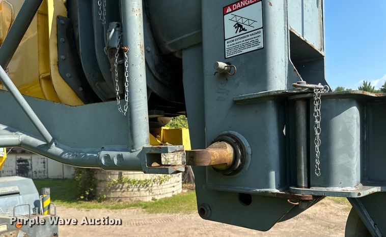 image for item EB2899 2006 Grove RT700E crane