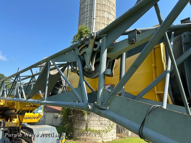 image for item EB2899 2006 Grove RT700E crane