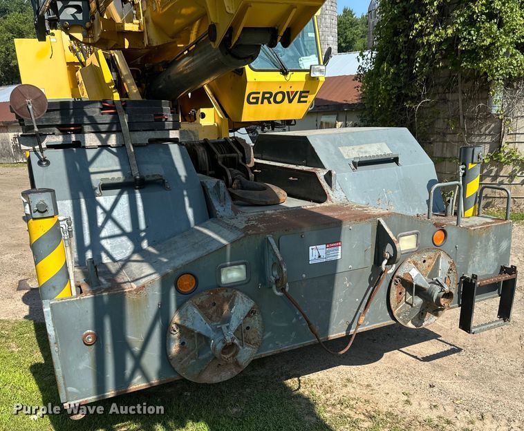 image for item EB2899 2006 Grove RT700E crane