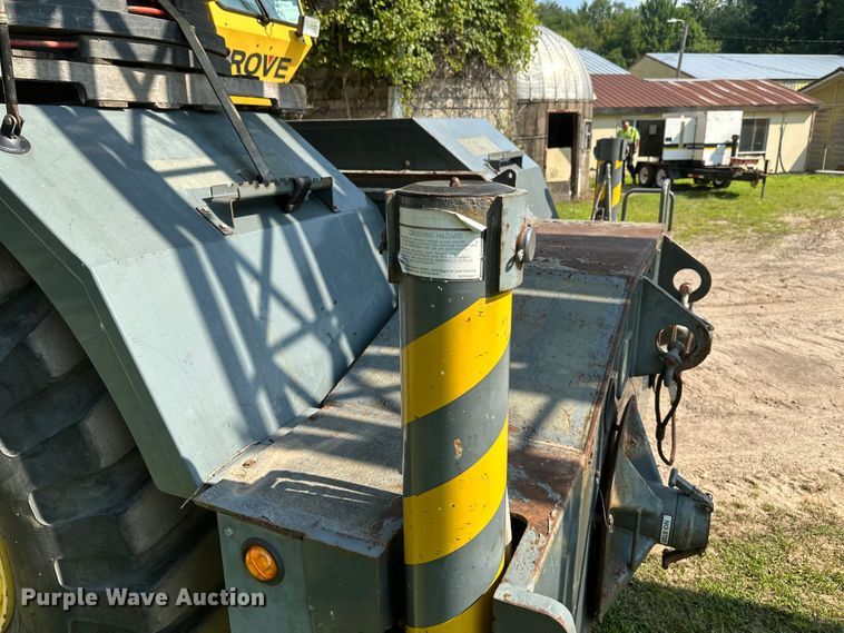 image for item EB2899 2006 Grove RT700E crane