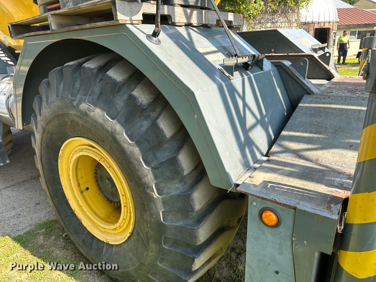 image for item EB2899 2006 Grove RT700E crane