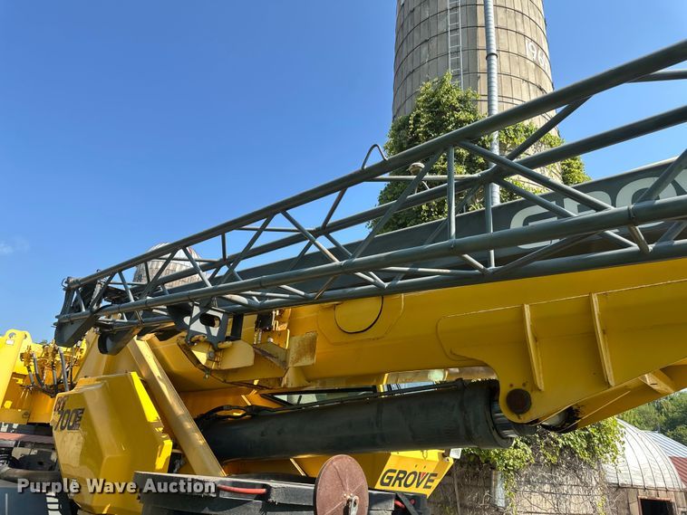 image for item EB2899 2006 Grove RT700E crane